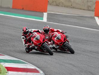 17 DUCATI PANIGALE V4 R ACTION UC69254 High